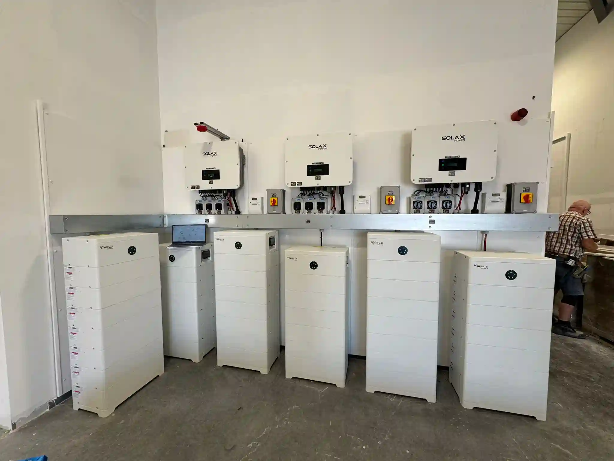 200kW Solar + 200kWh Battery Storage, photograph 10